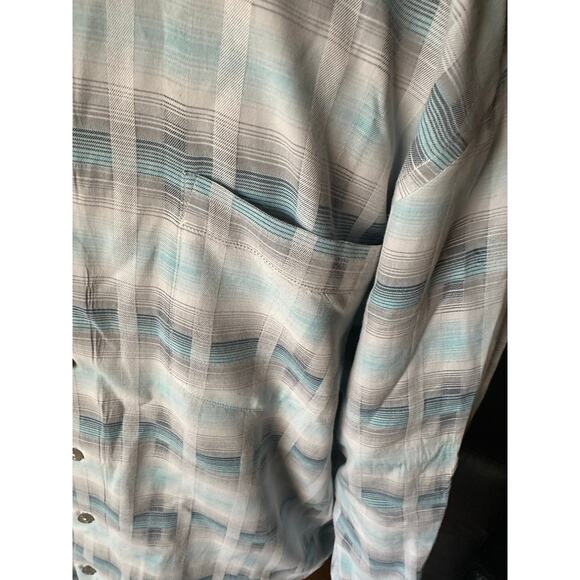 Tommy Bahama Men’s Blue Gray Plaid Lightweight Button Up Shirt - Picture 2 of 9